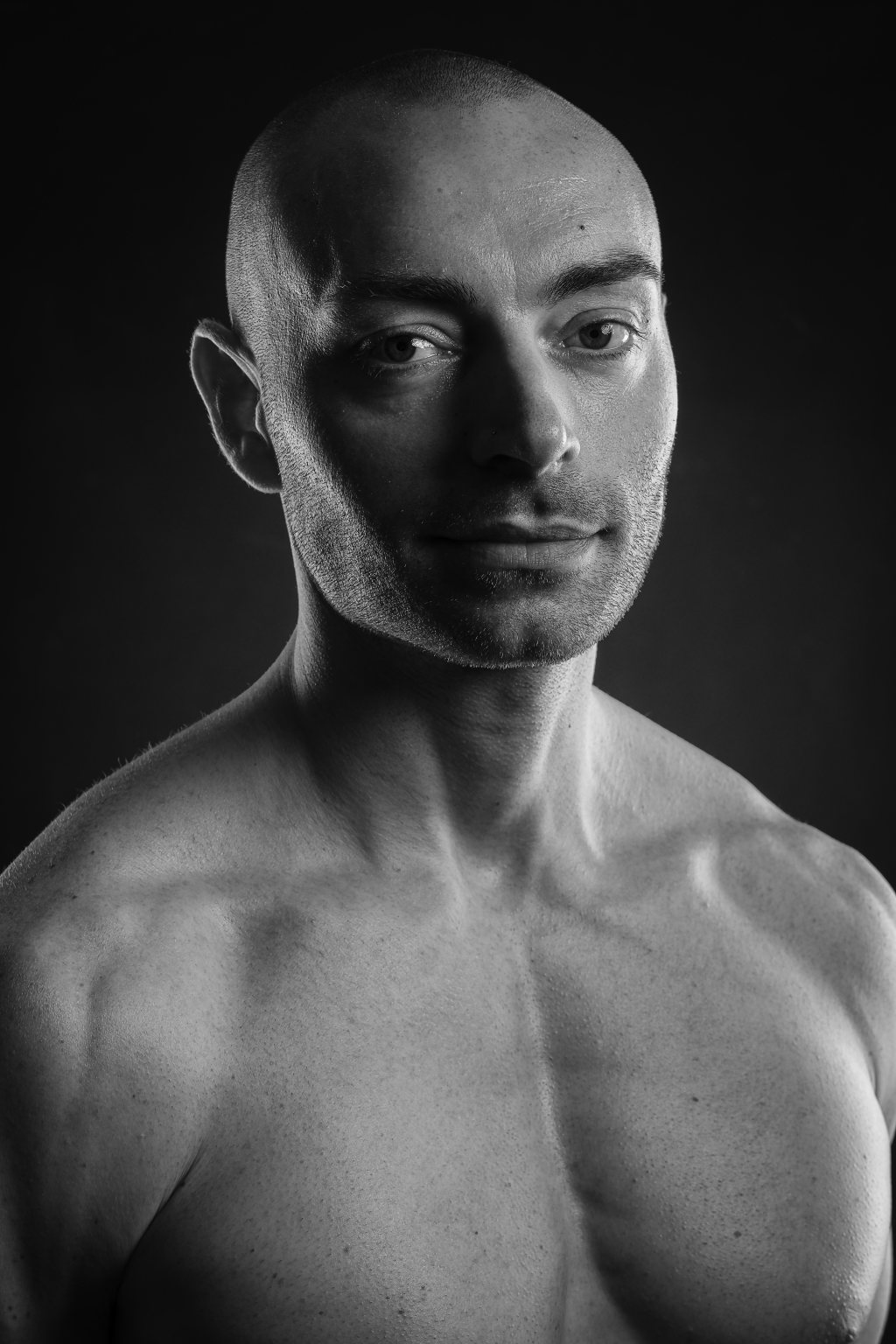 Ritratto in bianco e nero di atleta e sportivo realizzato in studio fotografico a Firenze